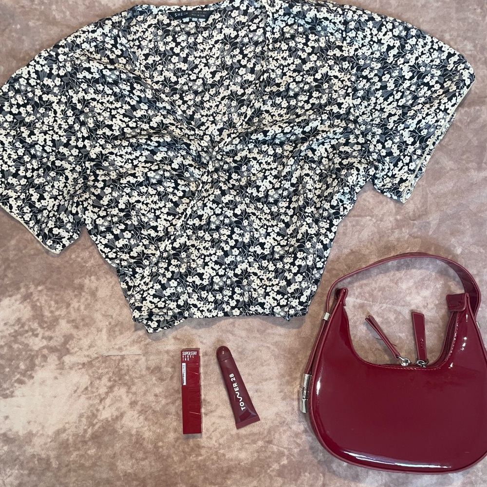 SHEIN Black and White Floral Short Sleeve Blouse